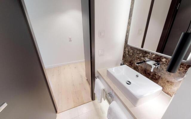 White Pearl Apartment 2.05