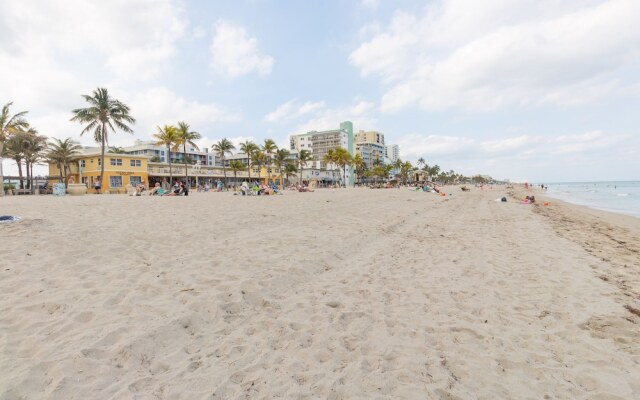 341 APT Hollywood Beach