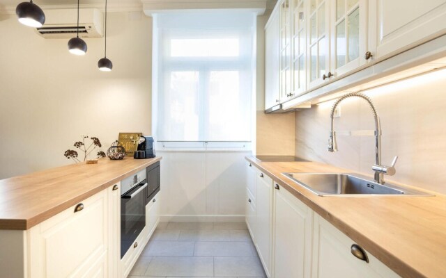 Nice Apartment in Split With 2 Bedrooms and Wifi