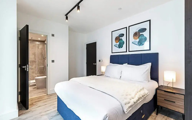 Bright North Acton Flat With City View