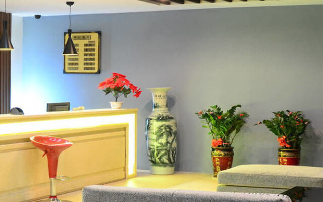Xinyang Tianyi Express Hotel