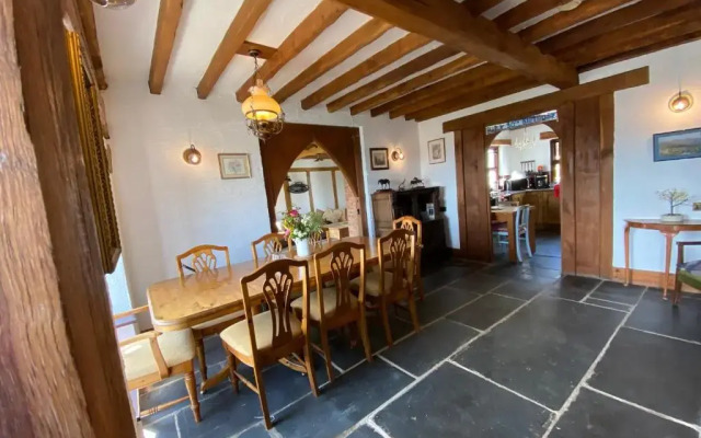 Beautiful secluded farmhouse with hot tub