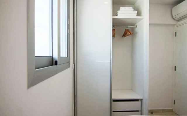 Phaedrus Living - Seaside Executive Flat Harbour 203