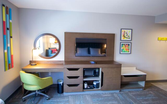 Hampton Inn & Suites North Attleboro
