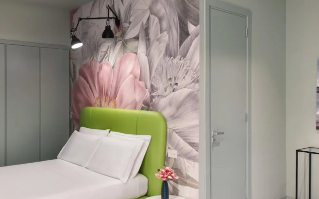 Lady Rose Privilege Suite