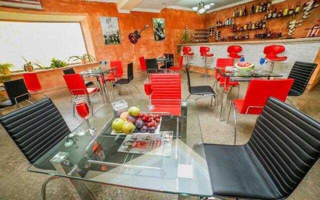 Amrots Hotel