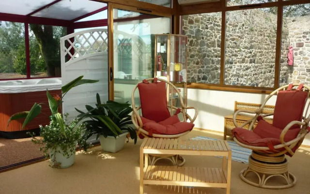 Hôtel Les Voisins Beaucemaine