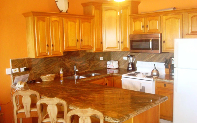 Beachfront Las Olas 2bdr Condo