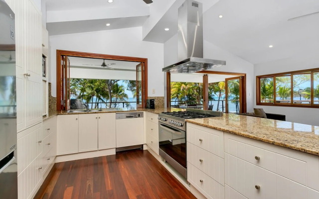Reeflections Beachfront Holiday House
