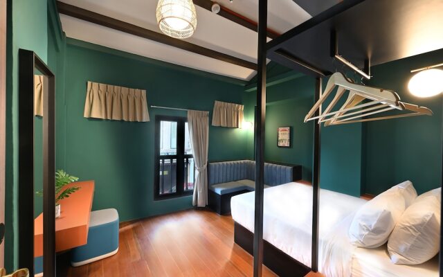 Dream Chaser Boutique Capsule Hotel