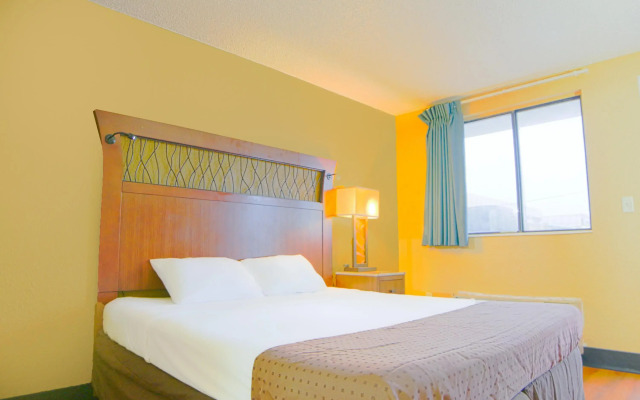 OYO Hotel Mobile, AL I-65 at Airport Blvd