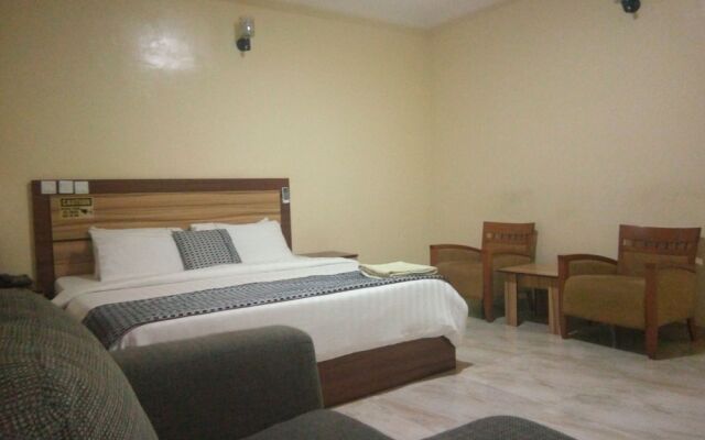 Lois Hotel