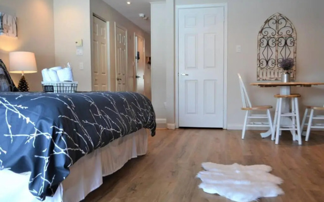 Beautiful suite with superb mountain view.