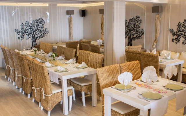 Kosmoplaz Beach Hotel