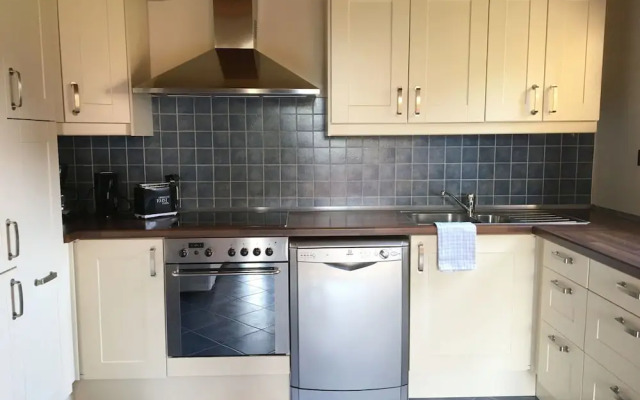 Nice Ground Floor Apartment Located near Peschiera