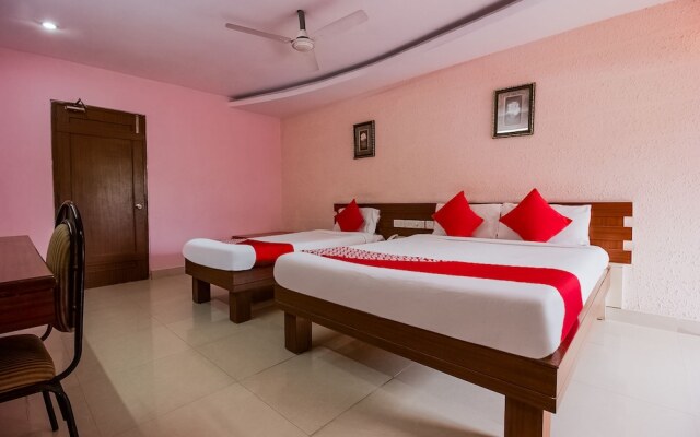 OYO 737 Hotel Manny'S Palace
