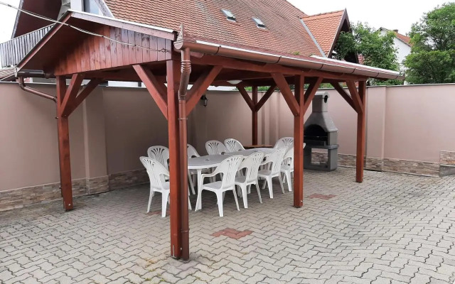 22 féröhelyes apartman