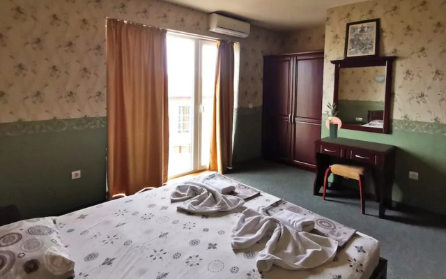 Twins Palace Apart Hotel