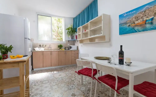 Gorgeous Apt in Neve Tzedek with Parking