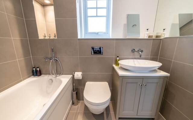 Reading Green Park Village Serviced Apt