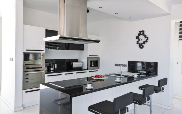 KO1 With Breathtaking sea Views