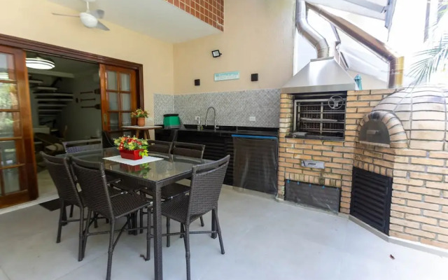 Casa em Condom nio com Piscina Wi-fi e Garagem