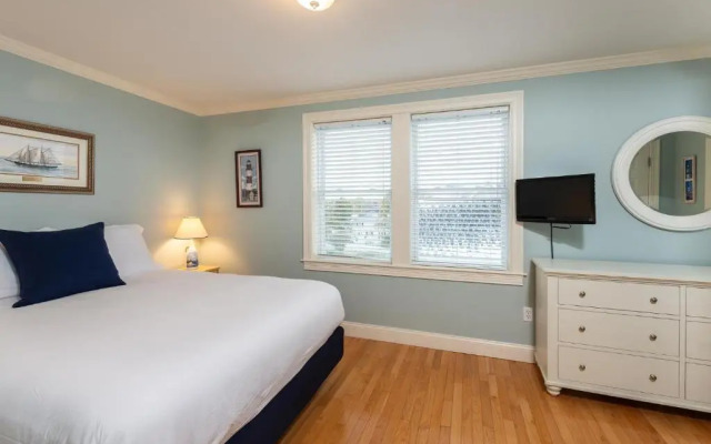 Carriage House at One Long Beach