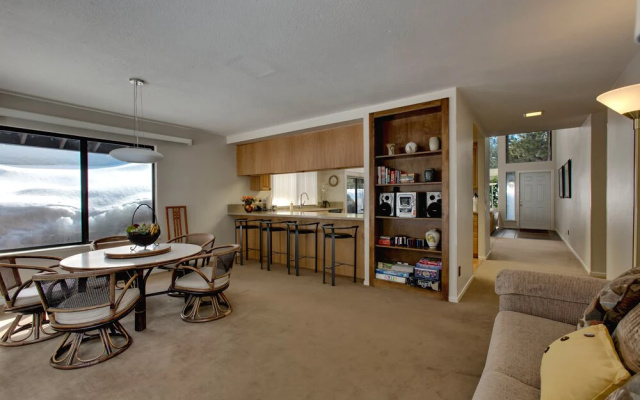 Spacious Riverfront - 3 Br Home