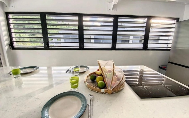 Marina Beach 2, between Anse Marcel marina and beach