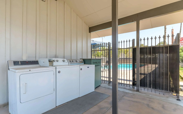 Studio 6 Suites Madera, California - Yosemite