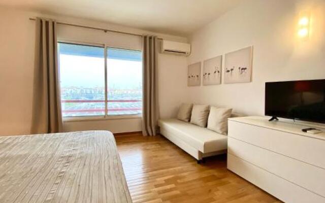 Home Out Marina Apartment