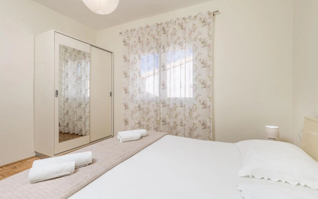 Stunning Apartment in Kustici With 3 Bedrooms and Wifi