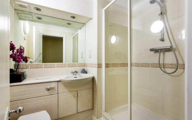 Battersea Dock Hideaway