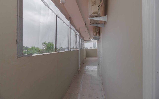 RedDoorz Syariah near Summarecon Mall Serpong 2