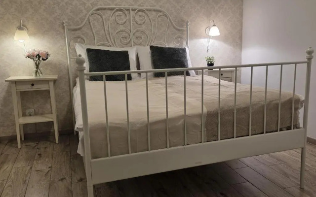 Light Rooms Apartment