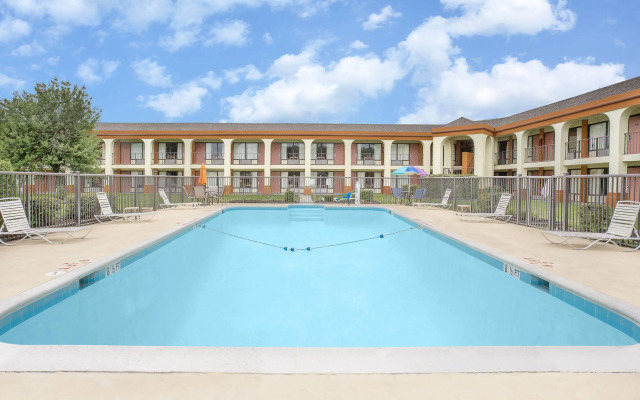 Days Inn by Wyndham Ruther Glen Kings Dominion Area