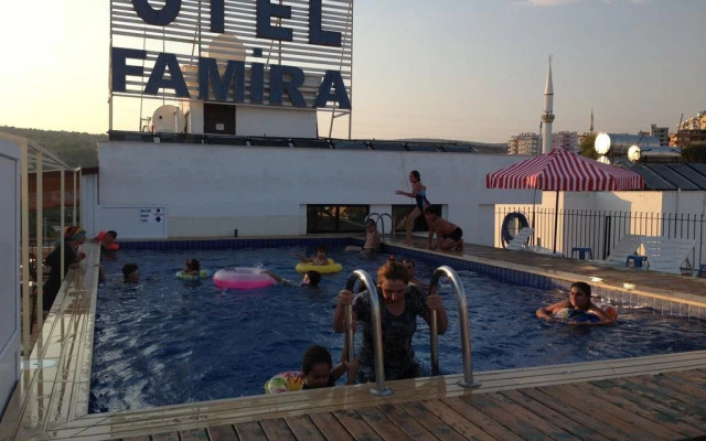 Fami̇ra Otel