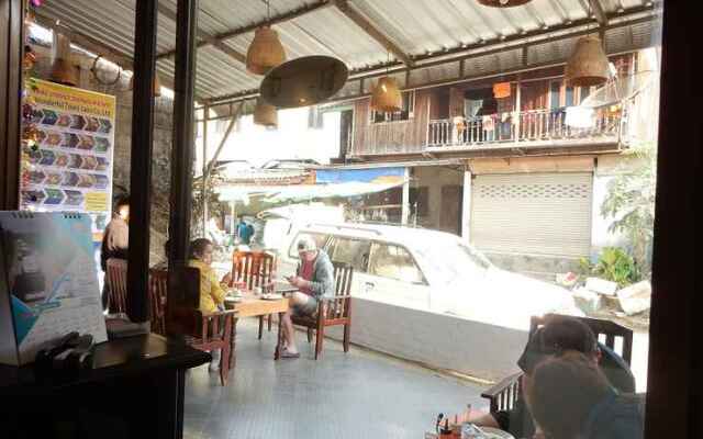 Vang Vieng Camellia Hotel