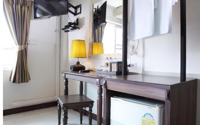Rambuttri Village Inn & Plaza