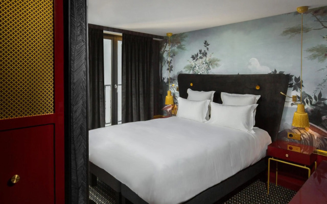Snob Hotel