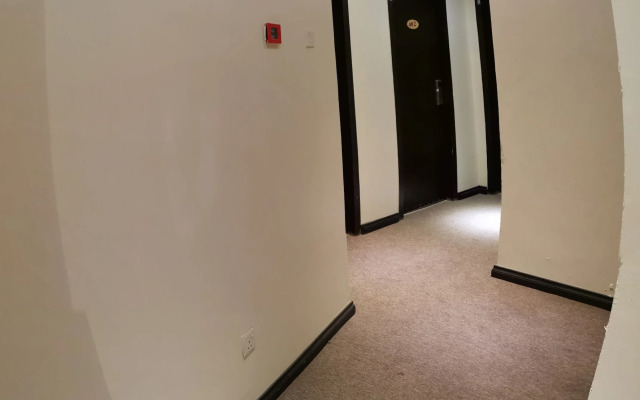 Ease Hotel