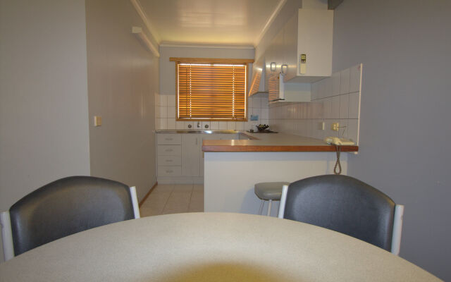 Blue Whale Motor Inn & Apartments