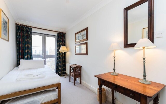 Covent Garden: Bright and Charming 2bed Flat