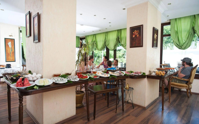 Triana Hotel