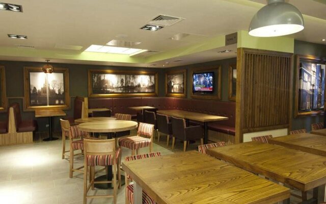 Premier Inn Stratford Upon Avon Central