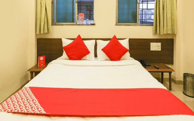 OYO 15090 Hotel Rajdeep