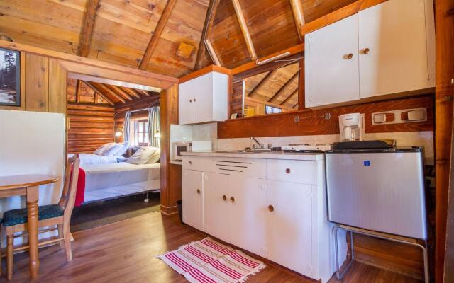Kootenay Park Lodge