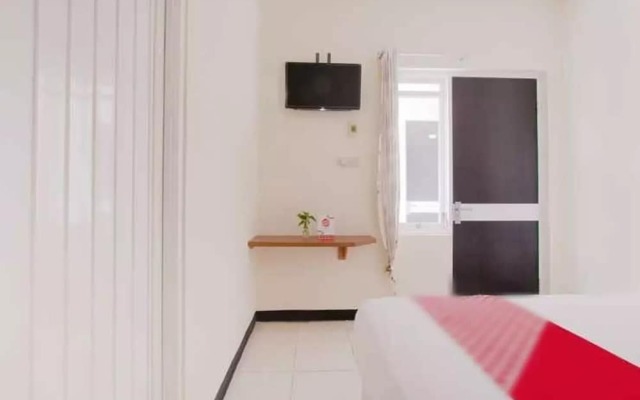 Cozy Residence Syariah  by OYO Rooms