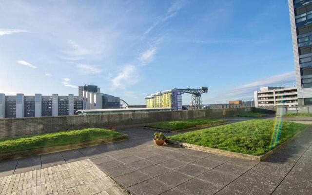 Modern 2 bed apartment, next to Hydro and SECC!