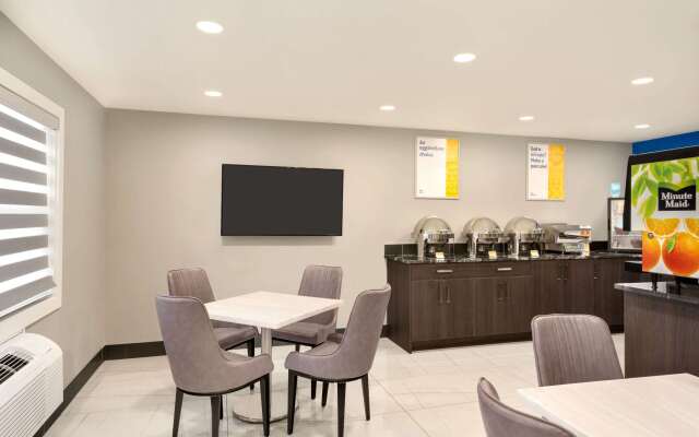 Days Inn by Wyndham Wainwright